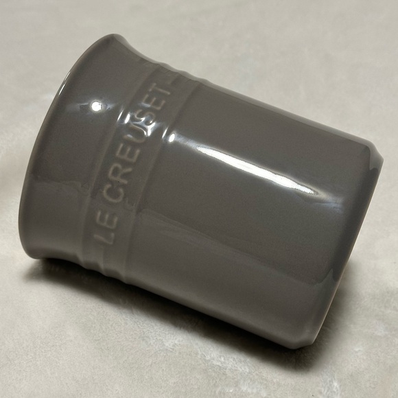 Le Creuset 1L Utensil Crock in Color Gris (Grey) 5”x6”in Spatula Holder 1 1/8qt - Picture 2 of 6